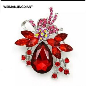 Beautiful. Vintage brooch